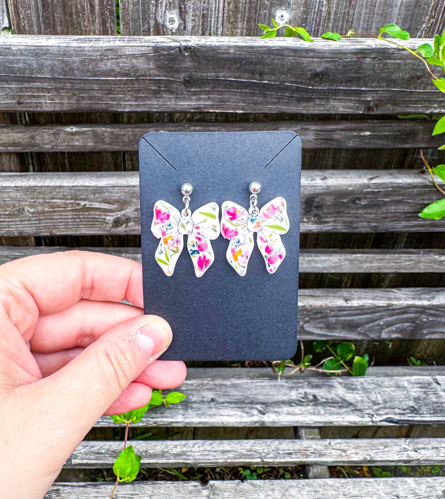 Bow-tiful Dangles: White and Floral