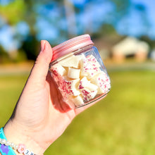 Load image into Gallery viewer, Winter Candy Apple Wax
